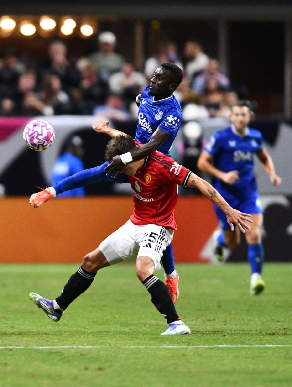 曼联飞机在慕尼黑坠毁