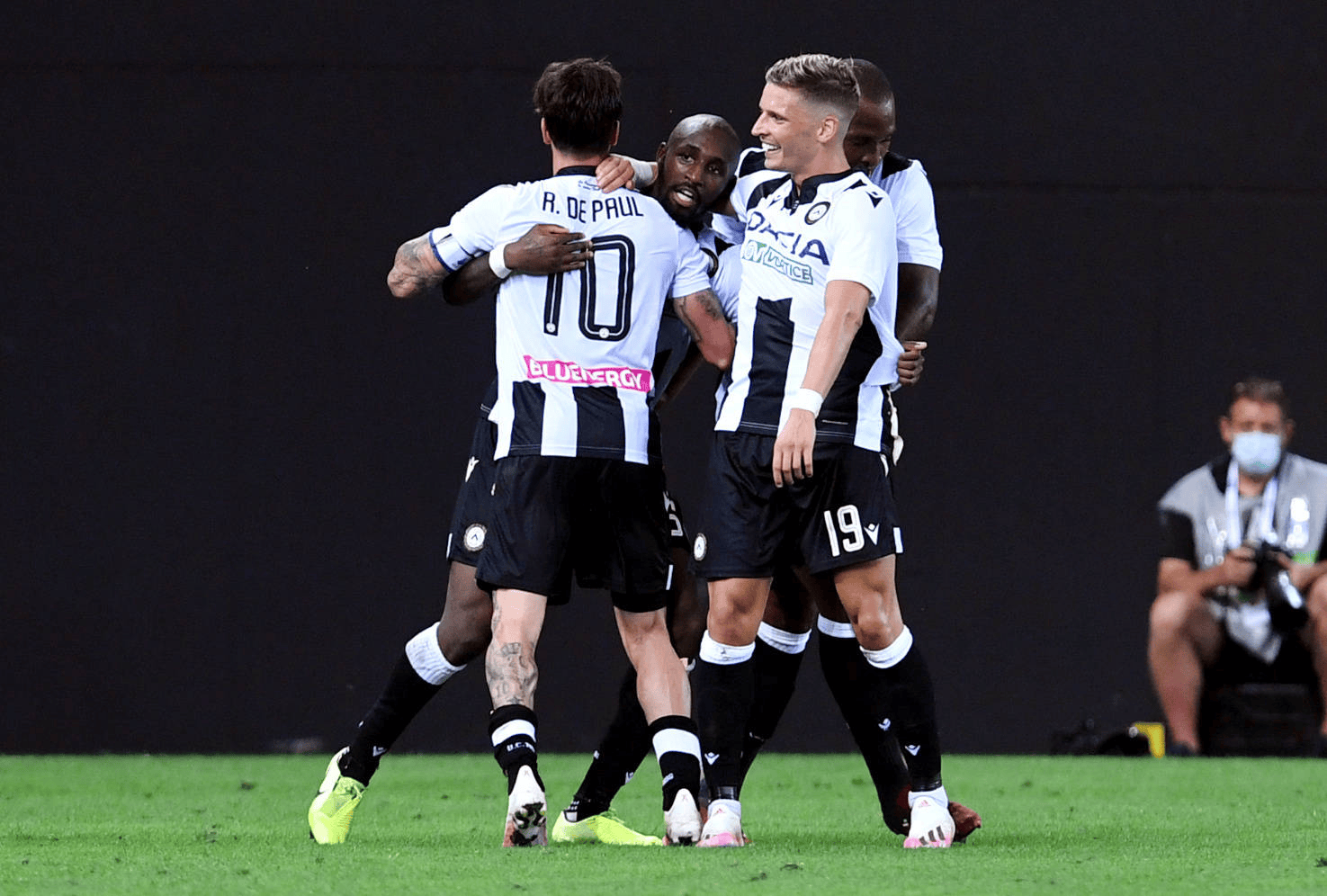 尤文图斯客场胜出,继续保持不败球队